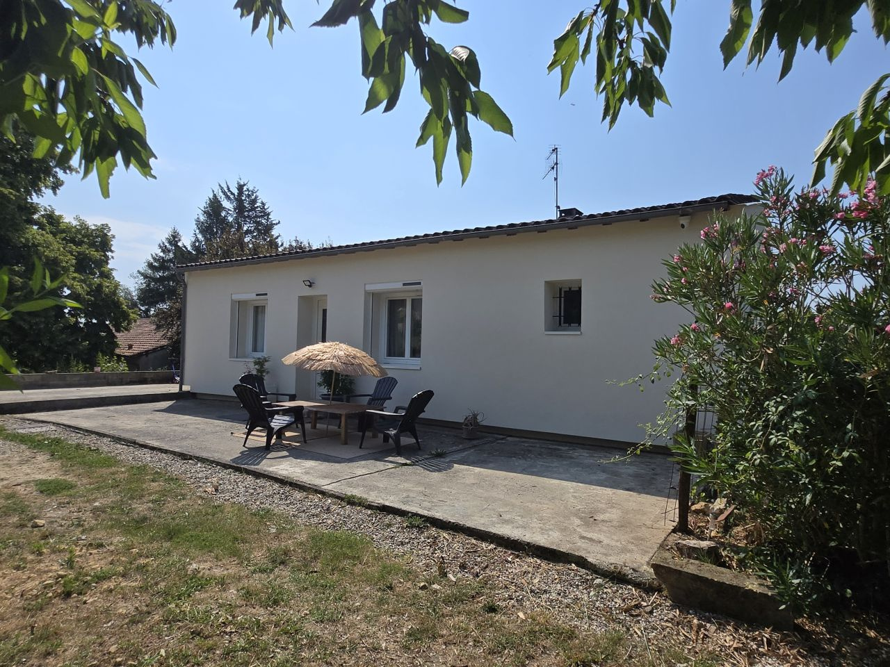 Maison rénovée avec tout le confort!